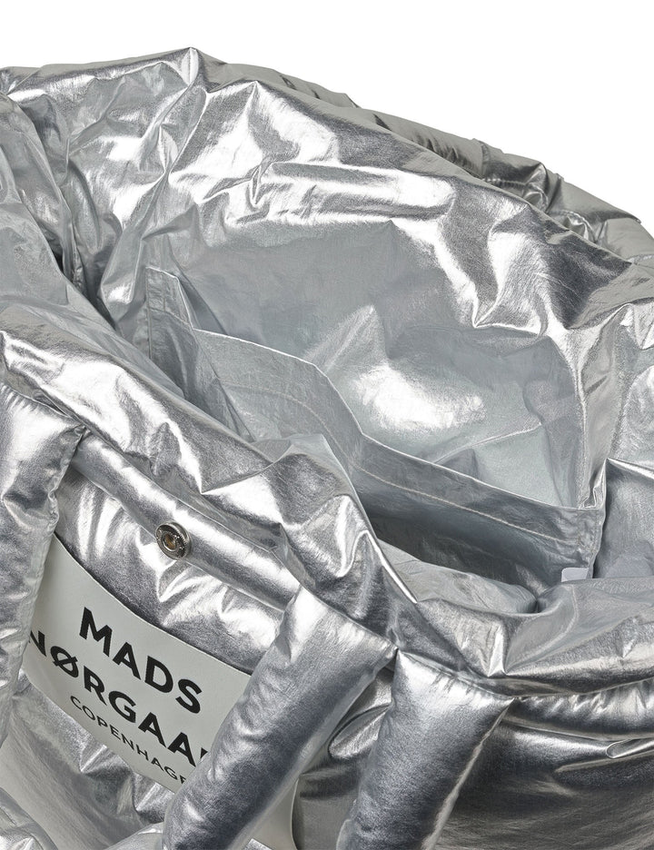 Mads Nørgaard - Metallic Nylon Pillow Taske - Silver