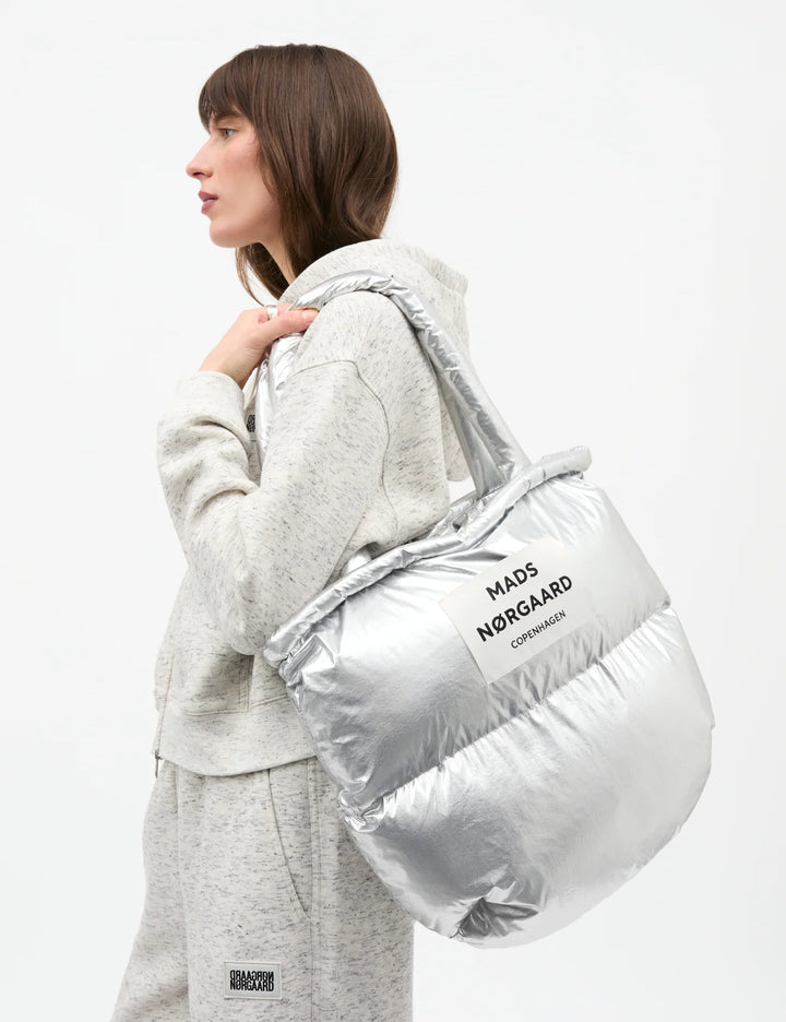 Mads Nørgaard - Metallic Nylon Pillow Taske - Silver