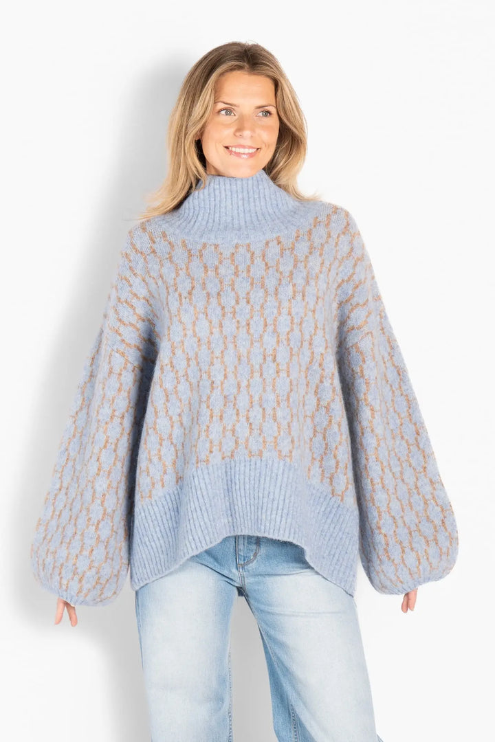 Hést - Fam New Pattern - Skyway