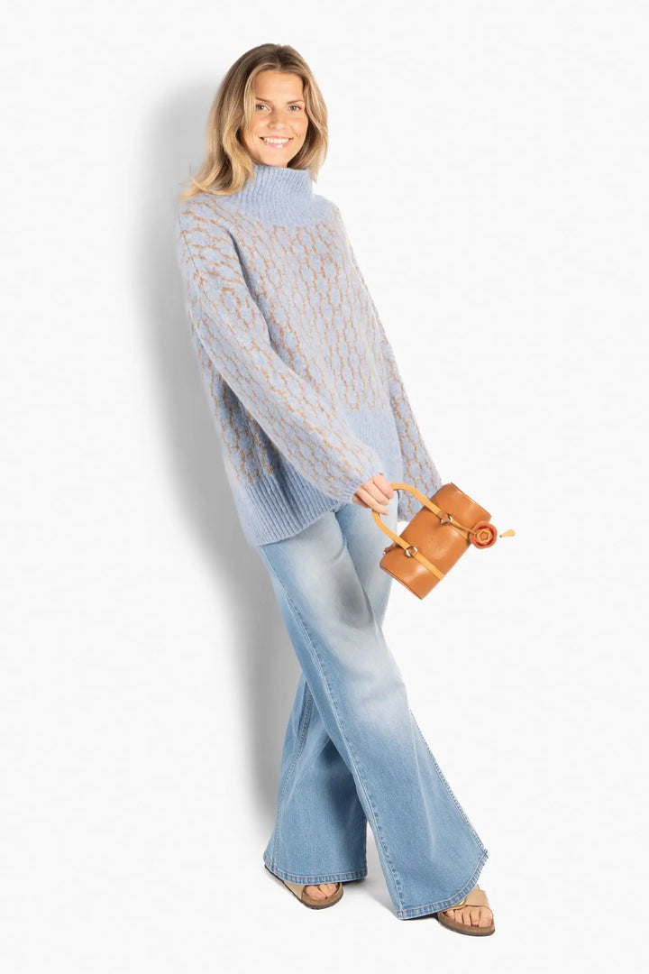 Hést - Fam New Pattern - Skyway