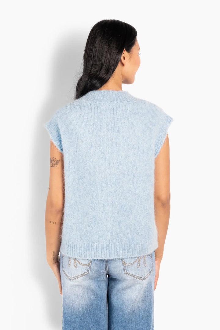 Hést - Pernille Vest - Skyway