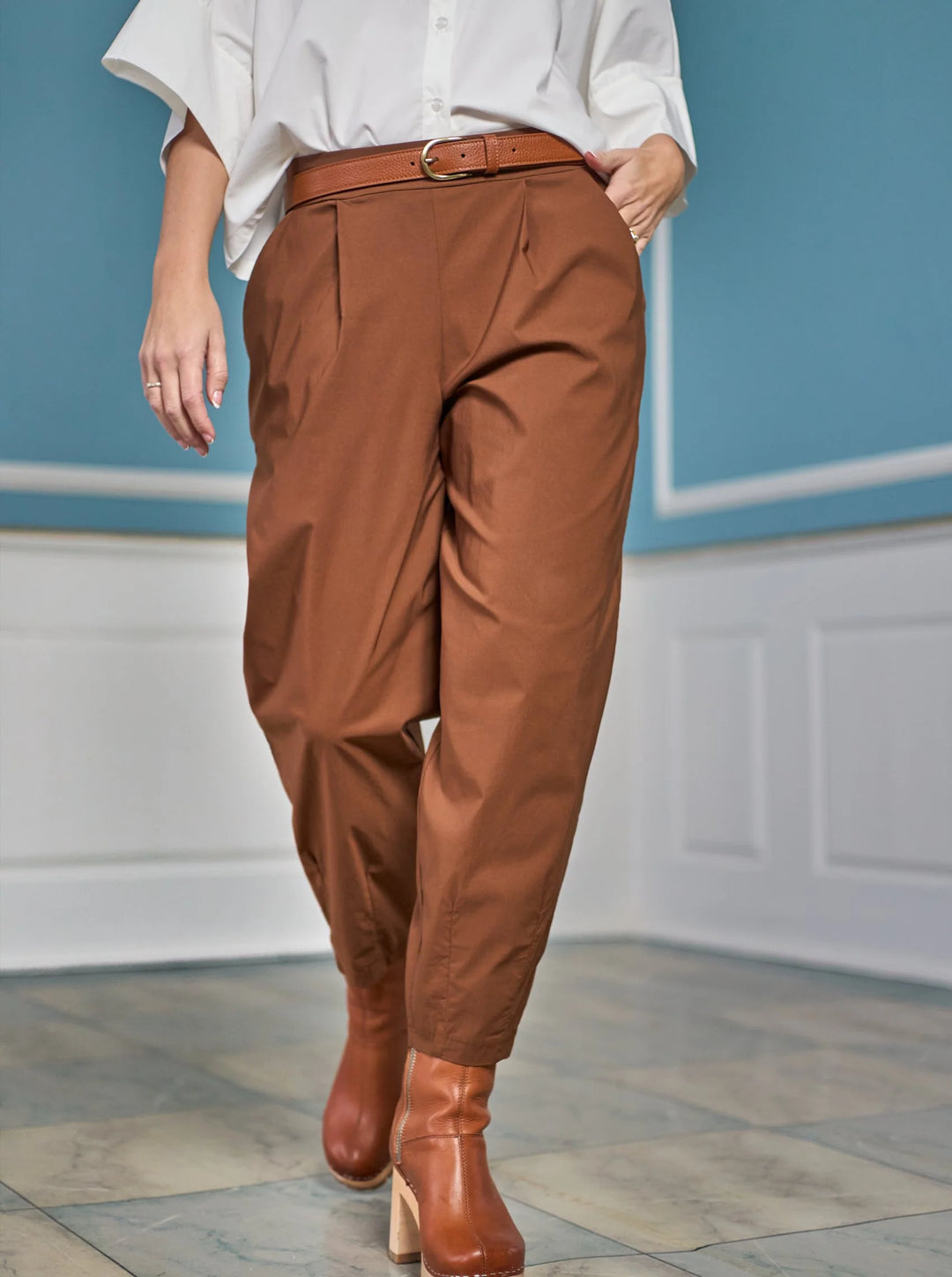 Black Colour - Davina Barrel Trousers - Hazelnut Brown