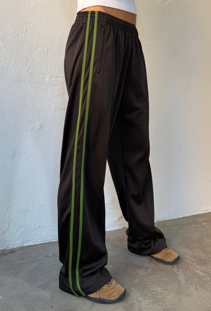 Boii - Mia Bukser - Dark Chocolate / Grass Green