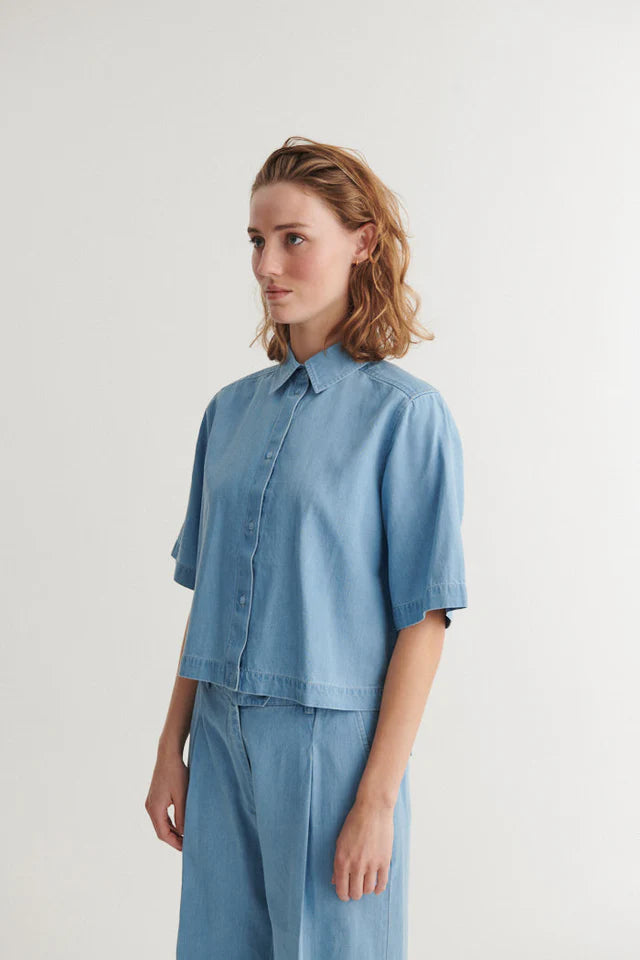 Basic Apparel - Cody SS Shirt - Light wash