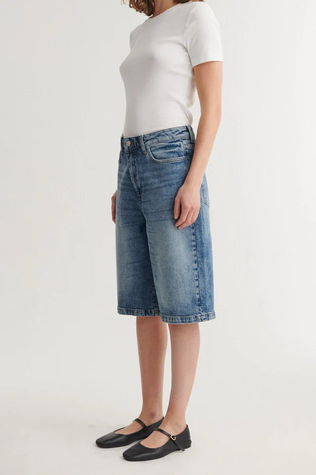 Basic Apparel - Ea Shorts - Stone Washed Denim