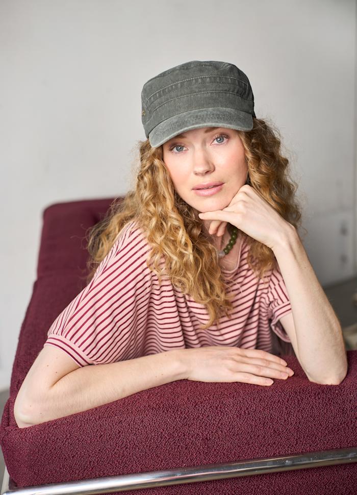 Black colour - Glenna Cap - Army
