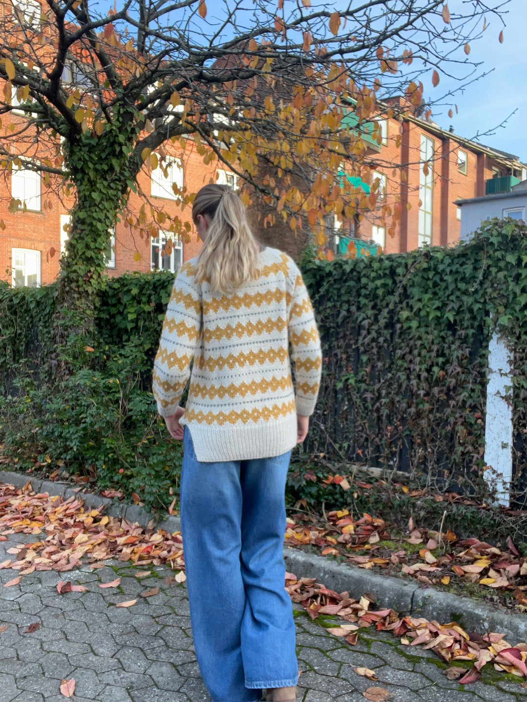 Chola - Knitted Sweater - Yellow Pattern
