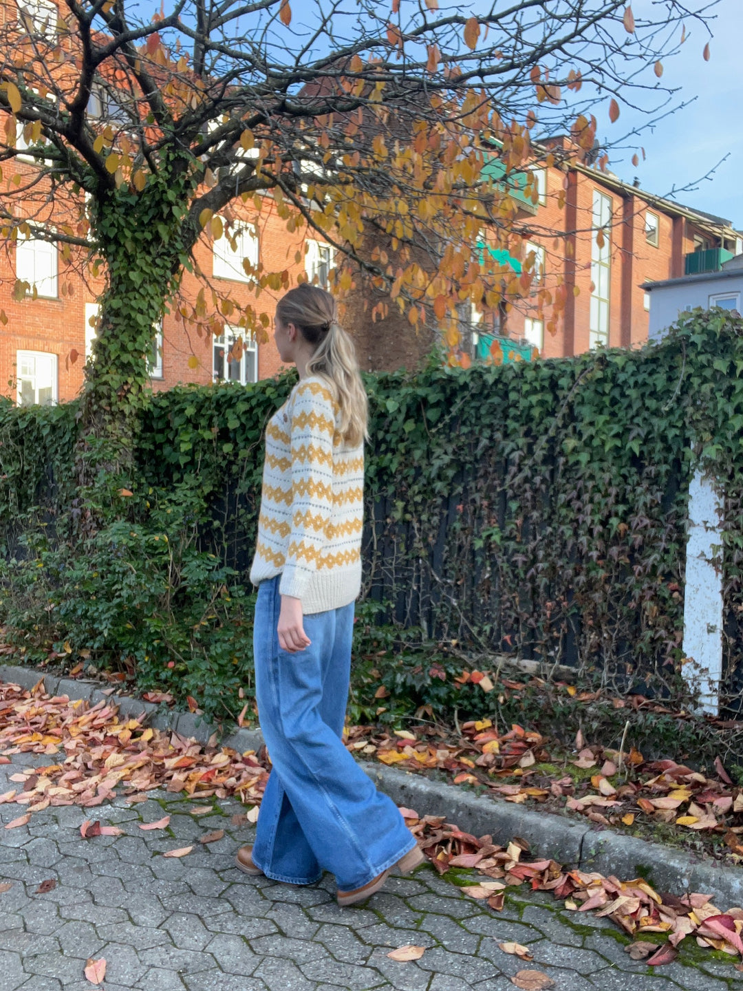 Chola - Knitted Sweater - Yellow Pattern