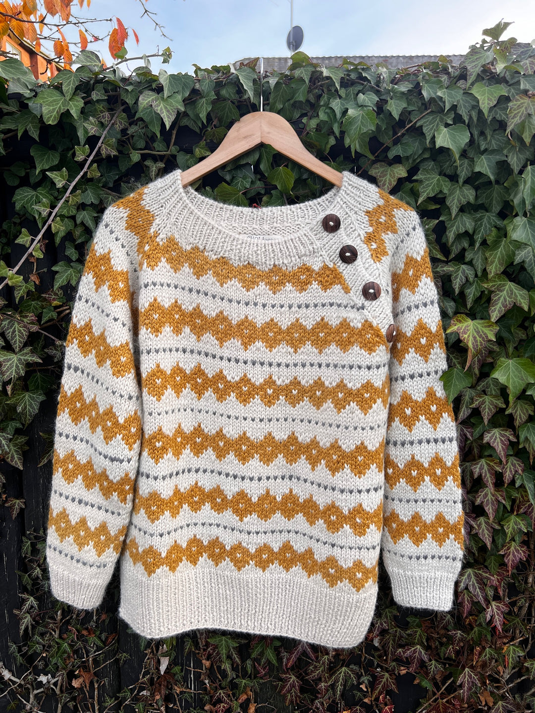 Chola - Knitted Sweater - Yellow Pattern