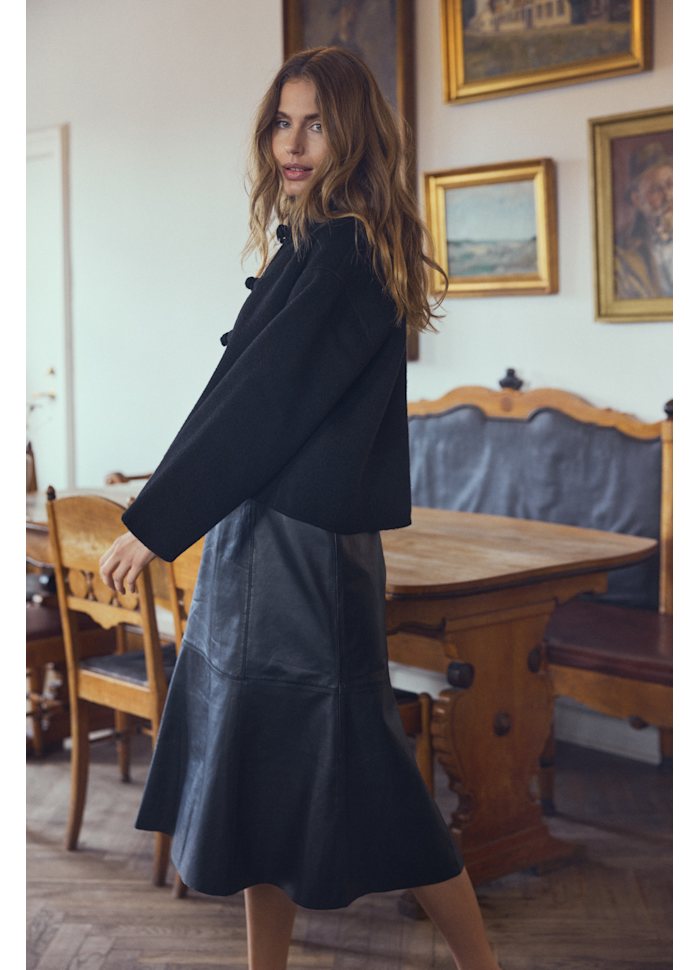 Otay - Lily Frakke - Black