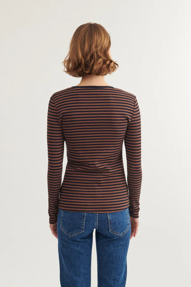 Basic Apparel - Ludmilla LS Tee - Carafe/Black