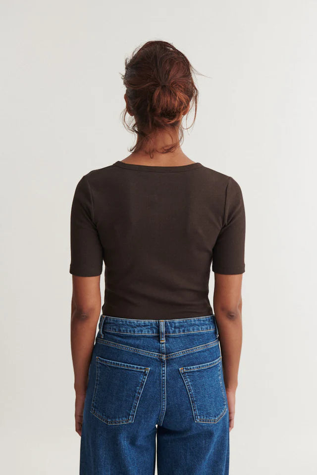 Basic Apparel - Ludmilla SS Granddad T-shirt - Chocolate Torte