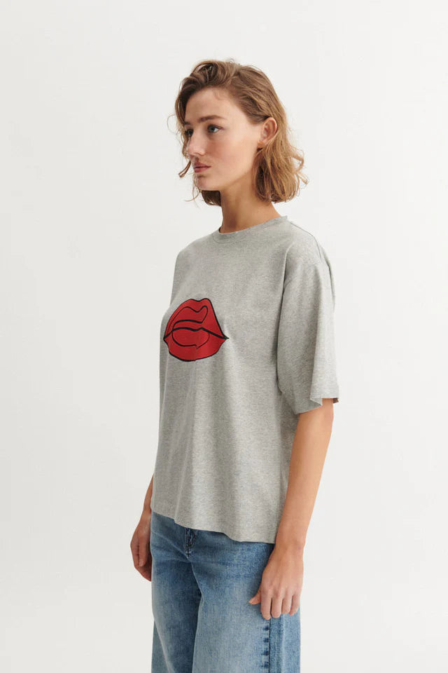 Basic Apparel - Raja T-shirt Bisou - Grey Melange/Red Lip