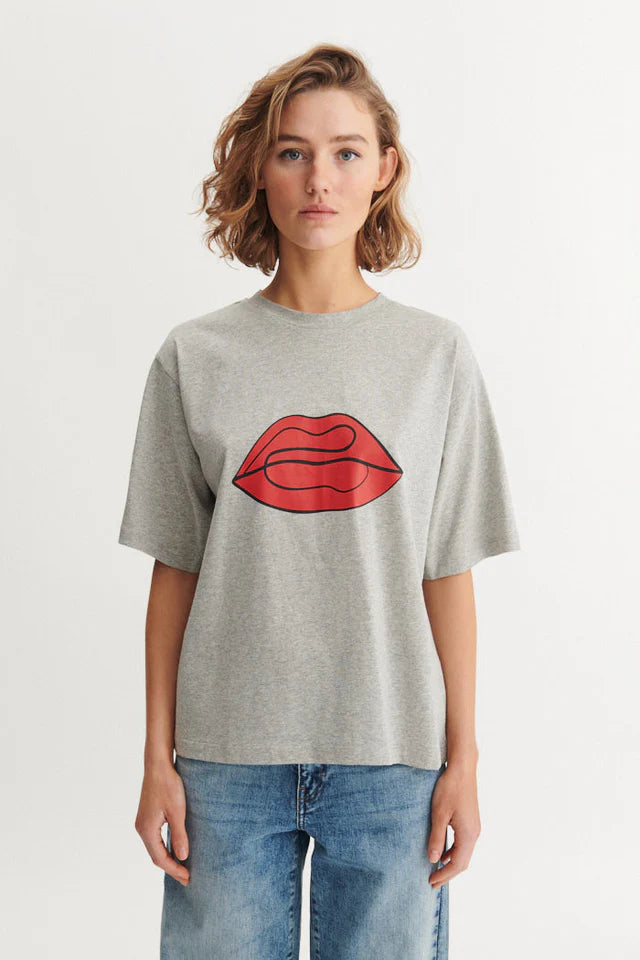 Basic Apparel - Raja T-shirt Bisou - Grey Melange/Red Lip