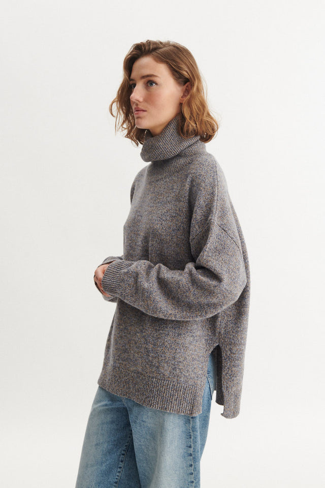 Basic Apparel - Randi T-Neck - Portabella/Poppy Seed
