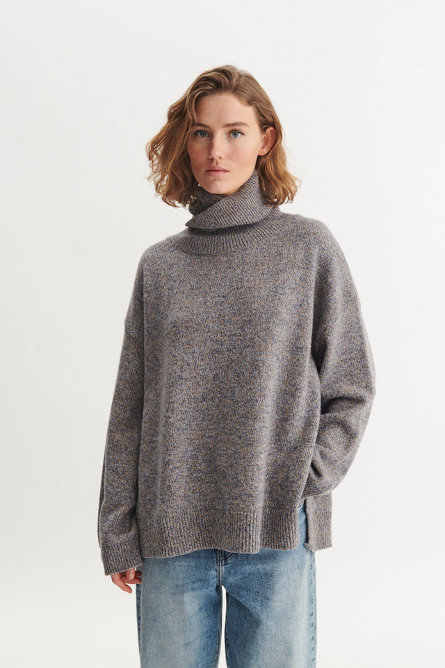 Basic Apparel - Randi T-Neck - Portabella/Poppy Seed
