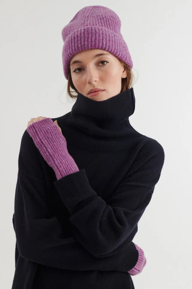 Basic Apparel - Sally Hue