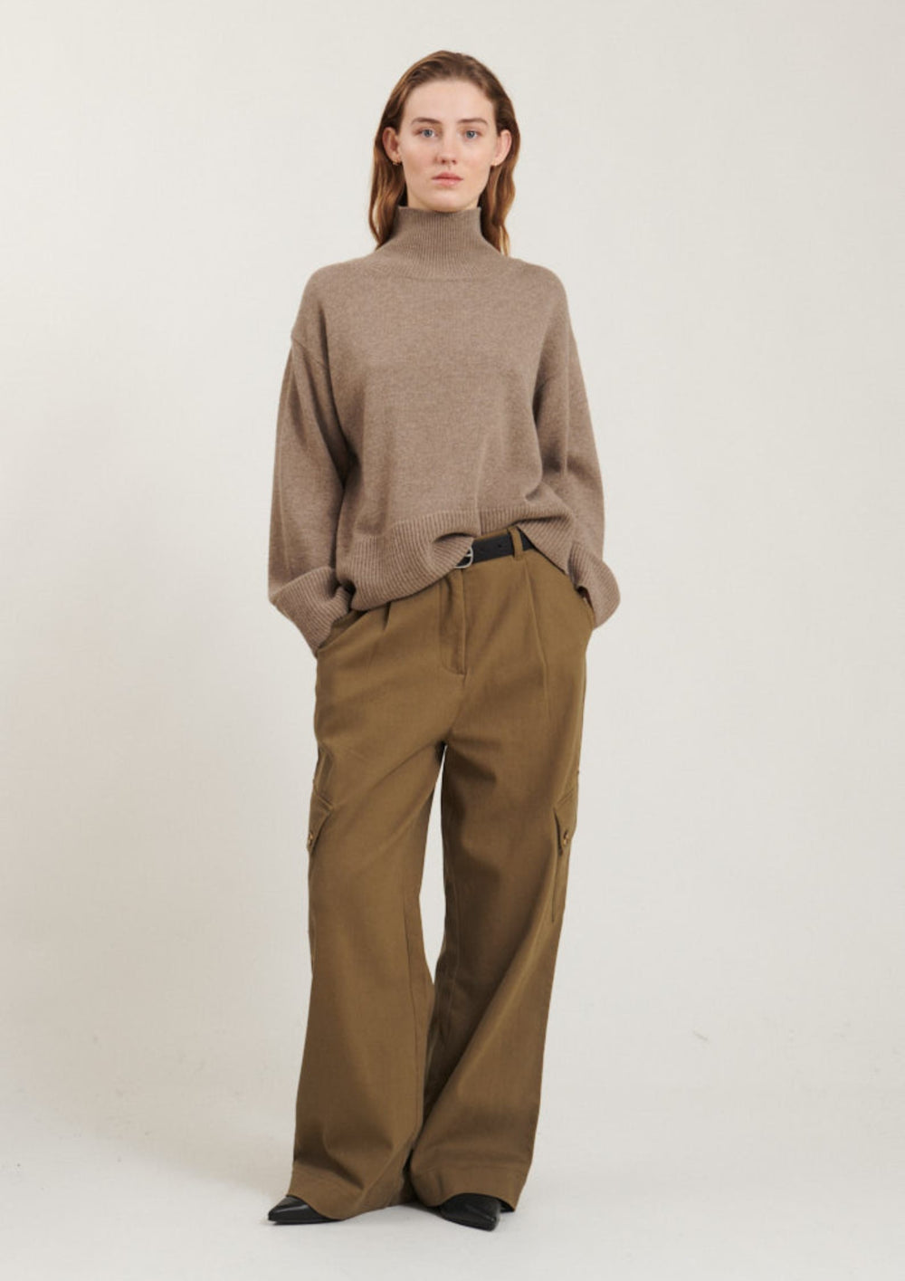 Basic Apparel - Cady T-Neck - Strik - Greige
