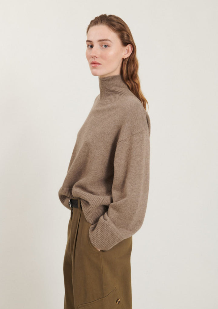 Basic Apparel - Cady T-Neck - Strik - Greige