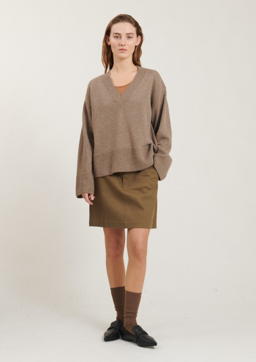 Basic Apparel - Cady V-Neck - Strik - Greige