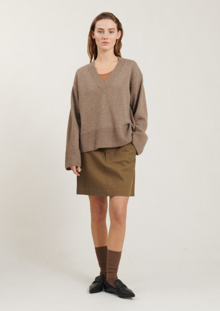 Basic Apparel - Cady V-Neck - Strik - Greige