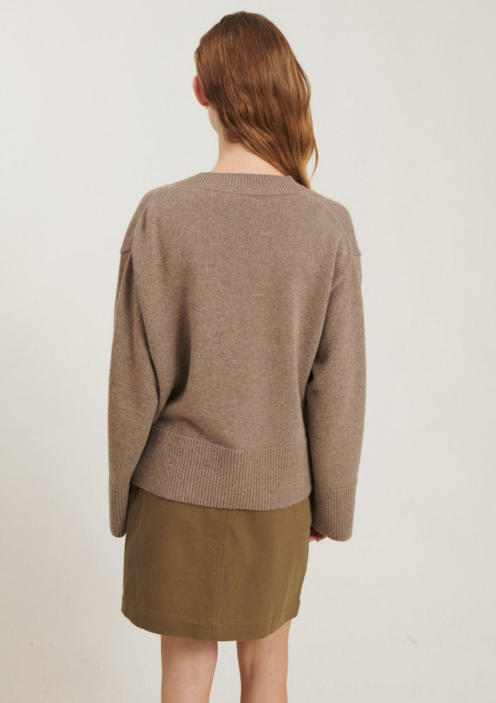 Basic Apparel - Cady V-Neck - Strik - Greige