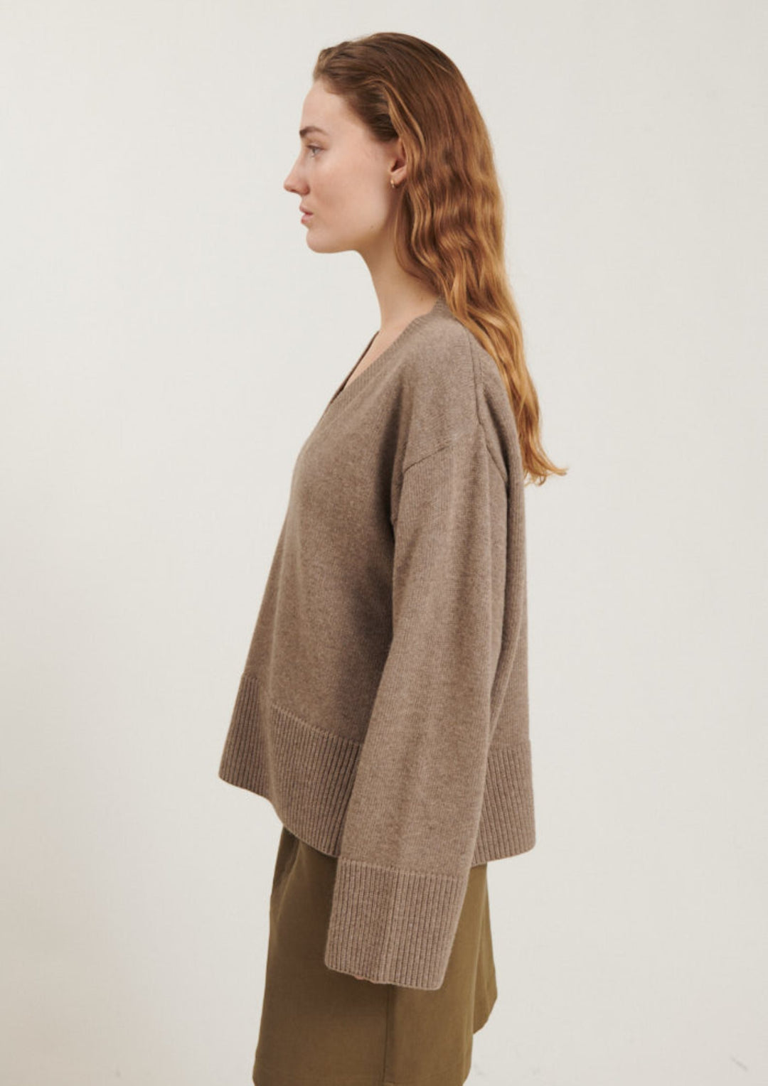 Basic Apparel - Cady V-Neck - Strik - Greige