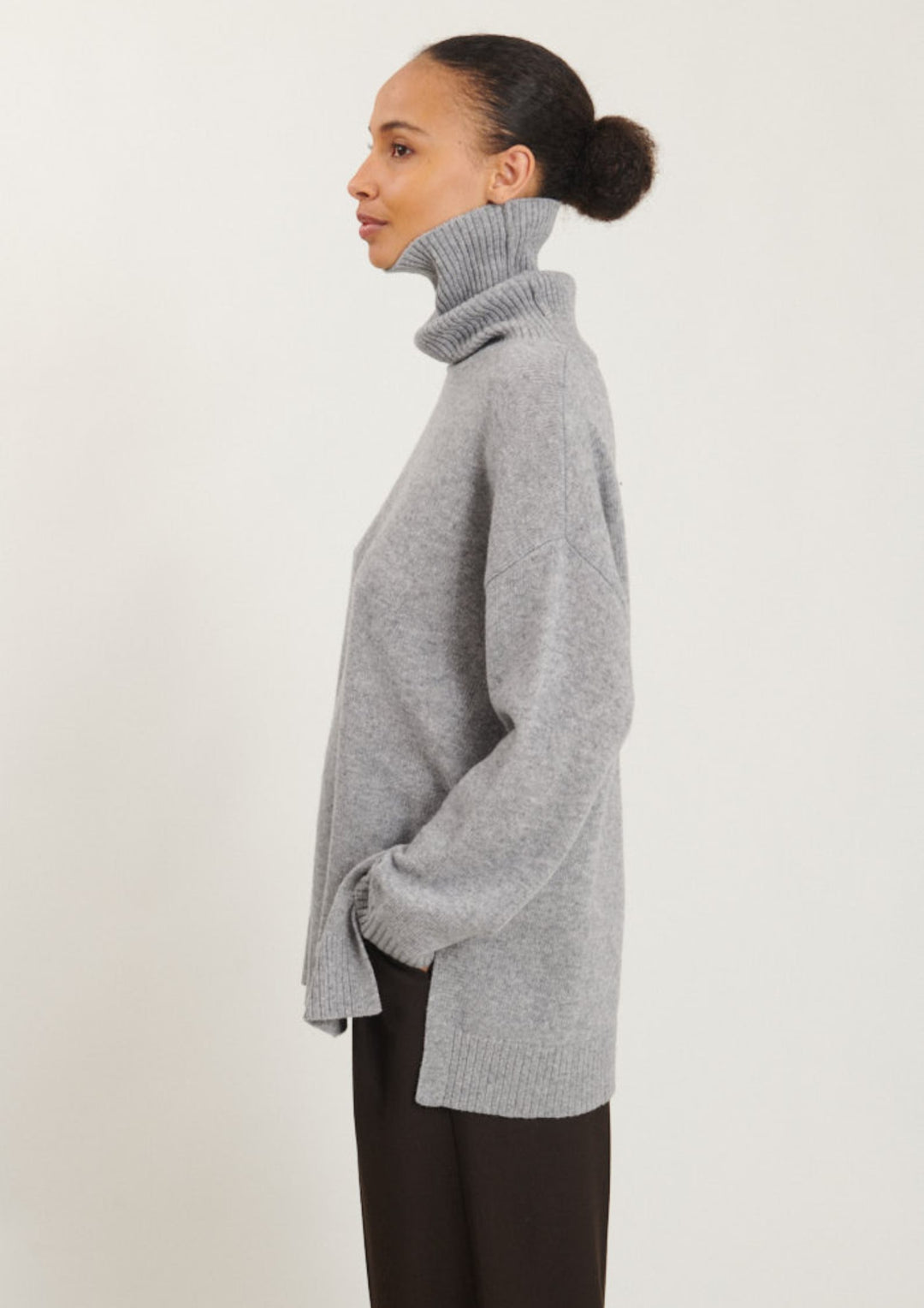Basic Apparel - Line T-Neck - Striktrøje
