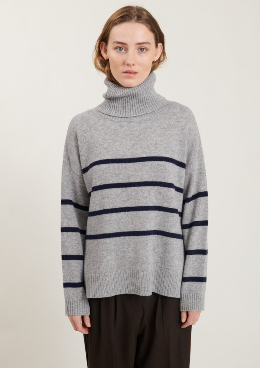 Basic Apparel - Lise Striped T-Neck - Striktrøje