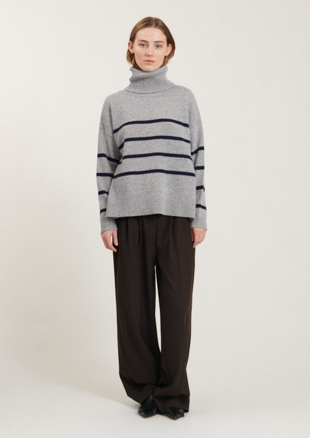 Basic Apparel - Lise Striped T-Neck - Striktrøje