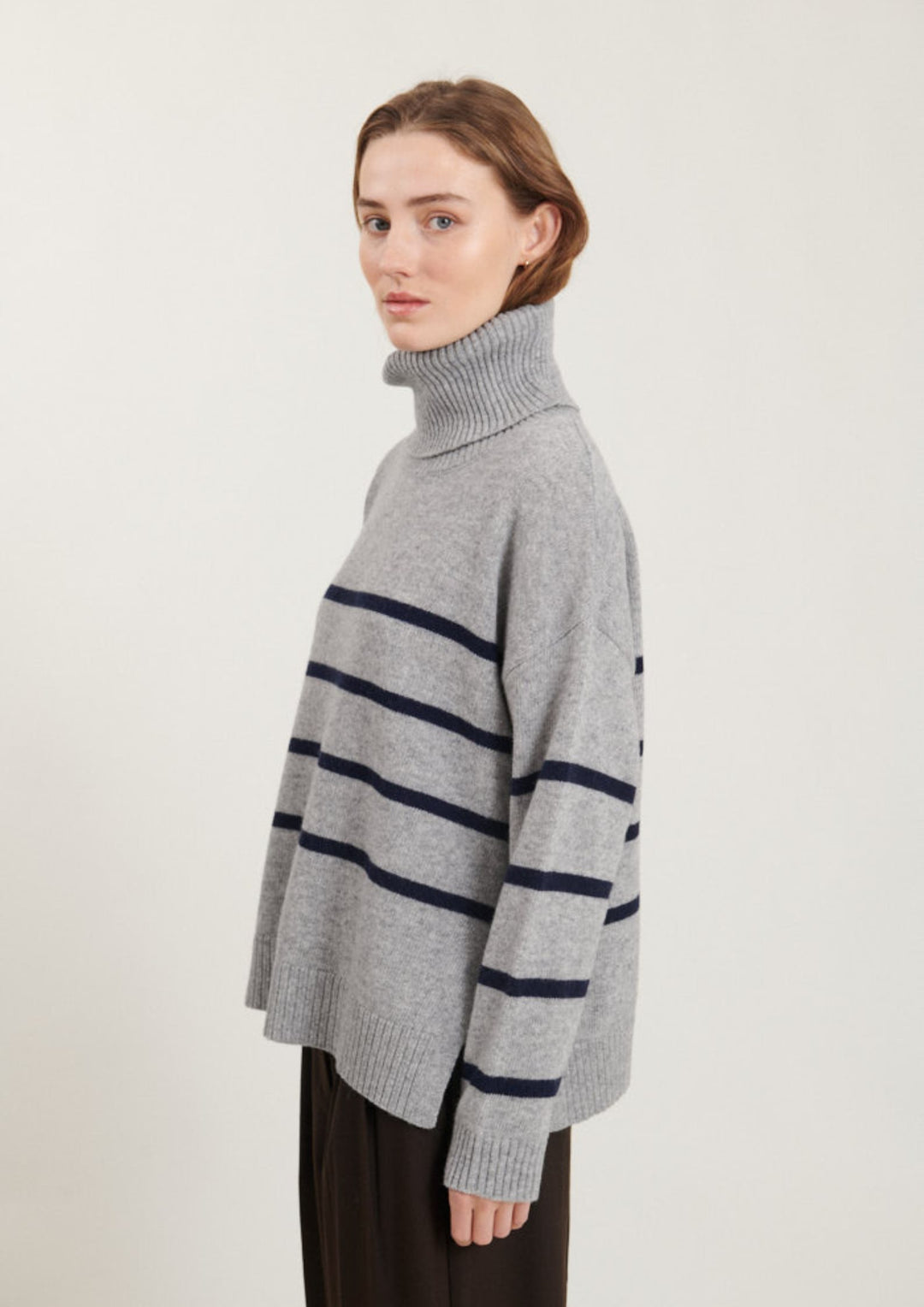 Basic Apparel - Lise Striped T-Neck - Striktrøje