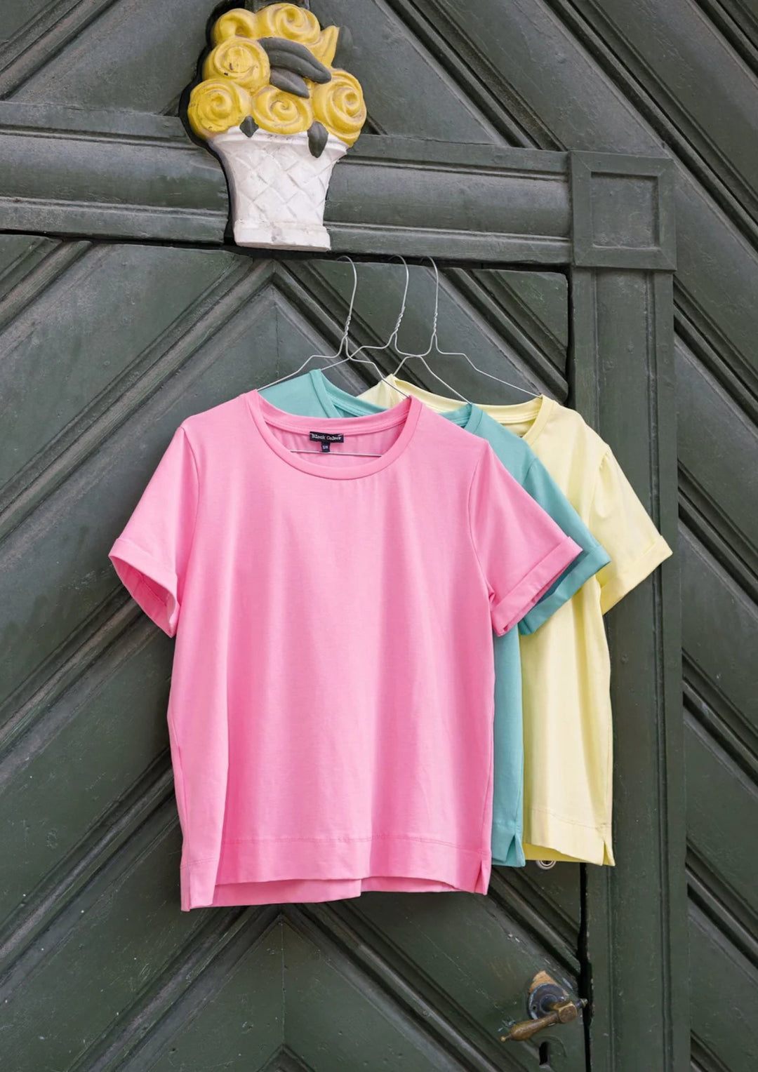 Black Colour - SS T-shirt - Bubble Gum