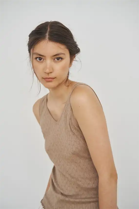 Care By Me - Clara V-Top - Sand