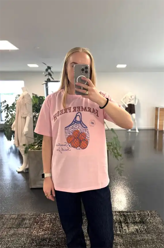 Luxzuz - Farmer Fresh T-shirt - Crystal Rose