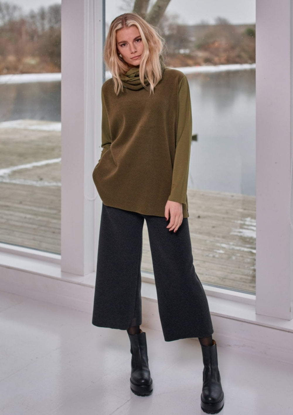 Henriette Copenhagen - Fleece - Flare bukser - Black