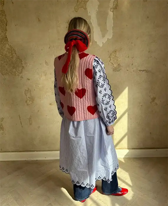 Sissel Edelbo - Honey Vest - Red Heart - Onesize