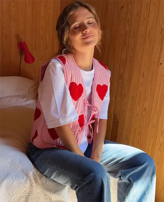 Sissel Edelbo - Honey Vest - Red Heart - Onesize