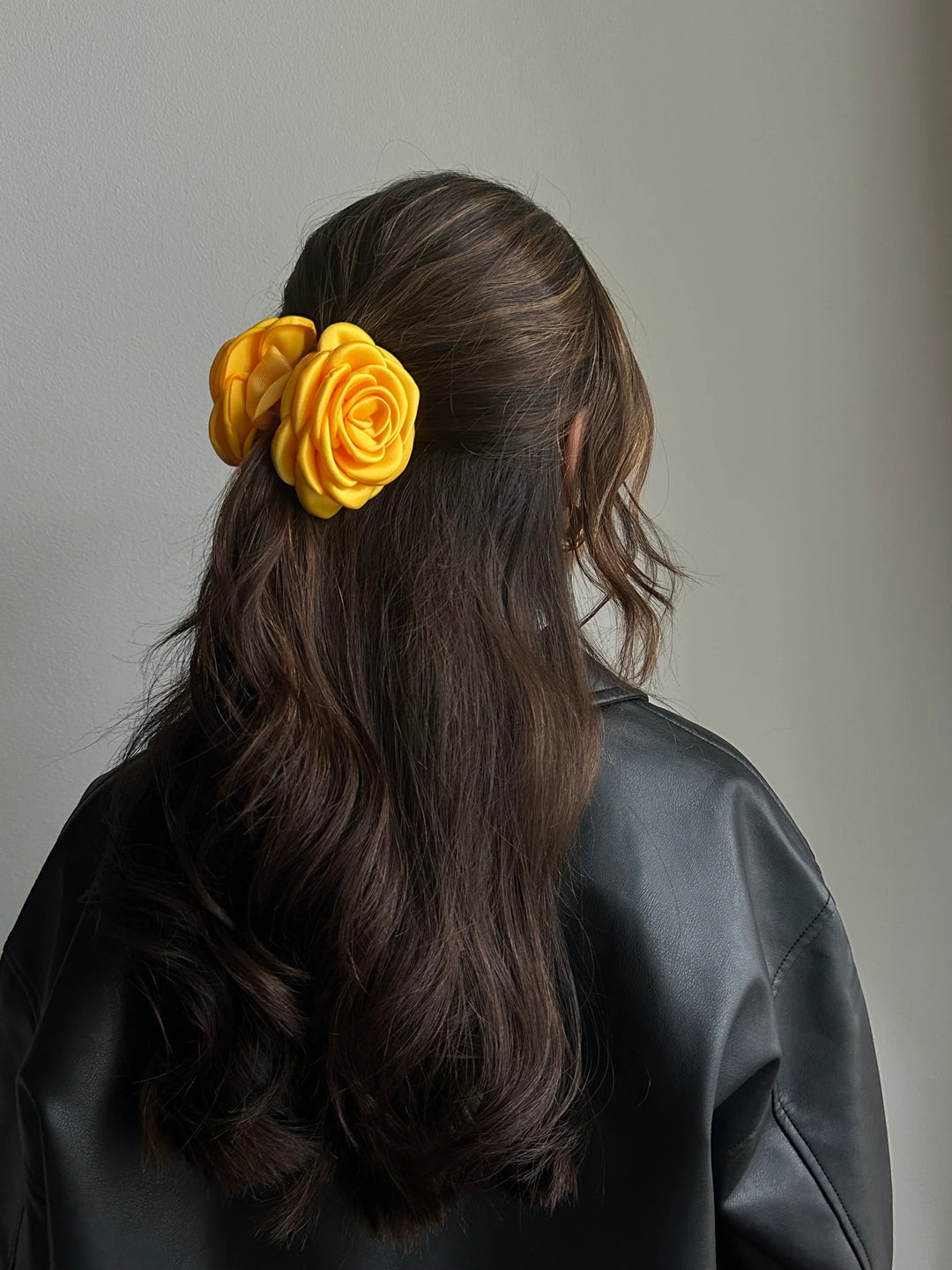 Pico - Small Satin Rose Claw - Butter Yellow