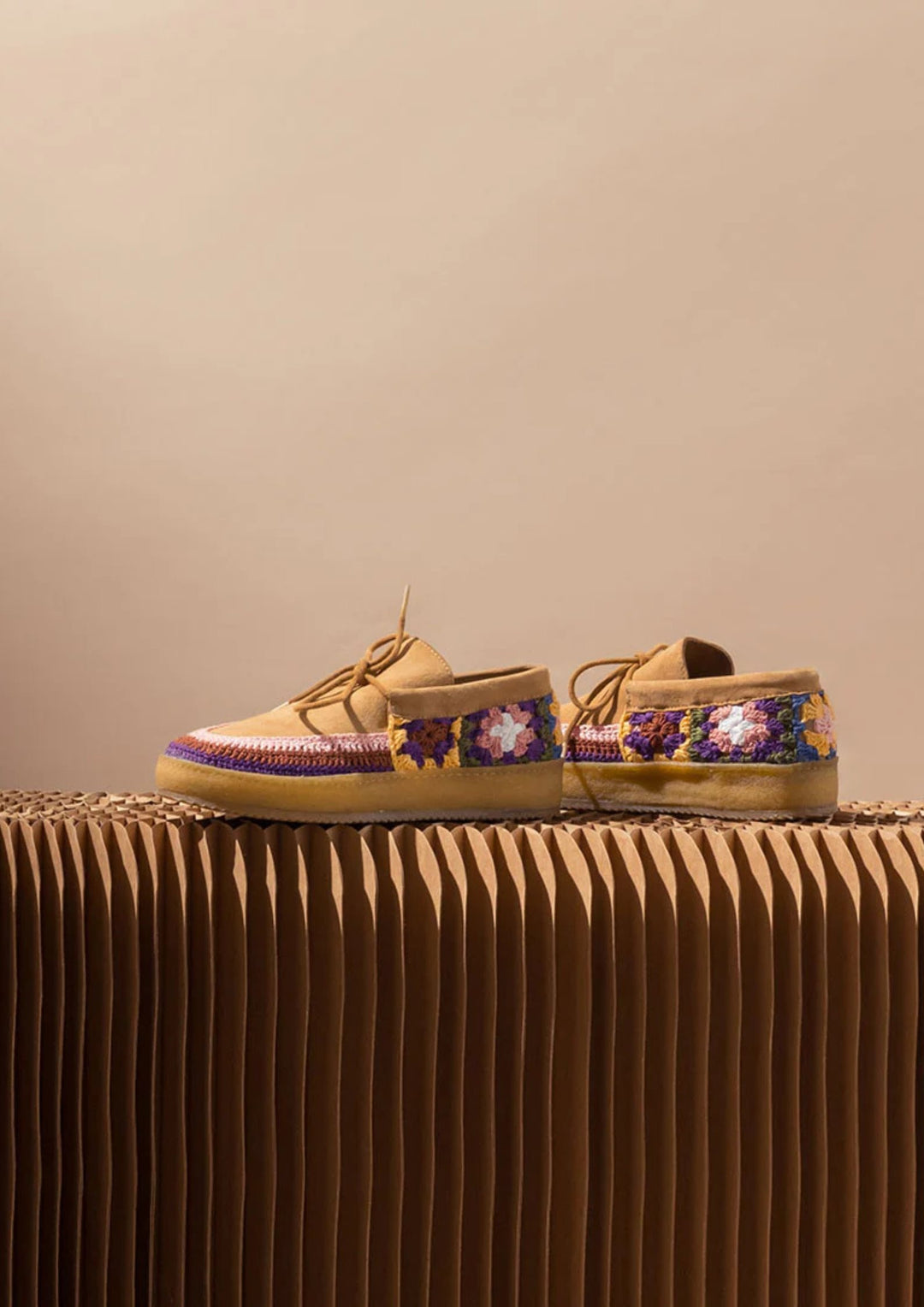 LaidBack - Komo Crepe - Saffron Suede Mulit - Sko