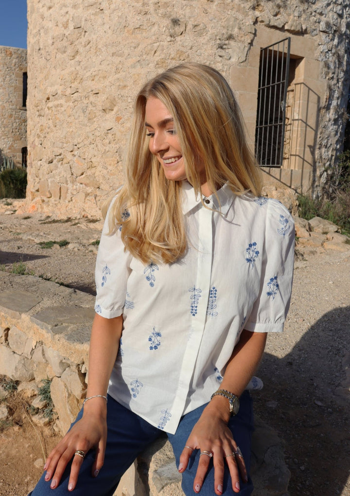 Liberte - Flora SS Blouse - White Blue Flower