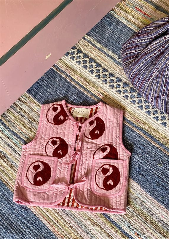 Sissel Edelbo - Honey Mini Vest - Yin &amp; Yang pink