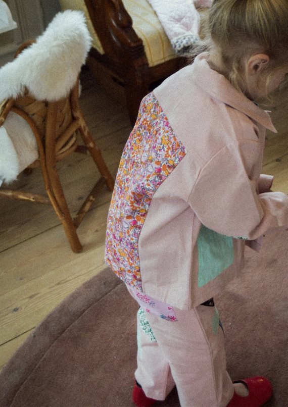 Sissel Edelbo - My Mini Jakke - Rose Patches