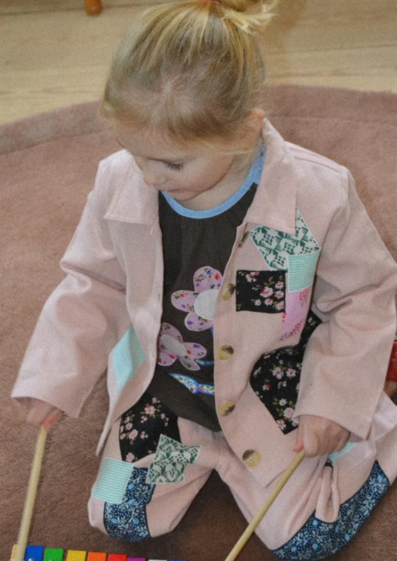 Sissel Edelbo - My Mini Jakke - Rose Patches