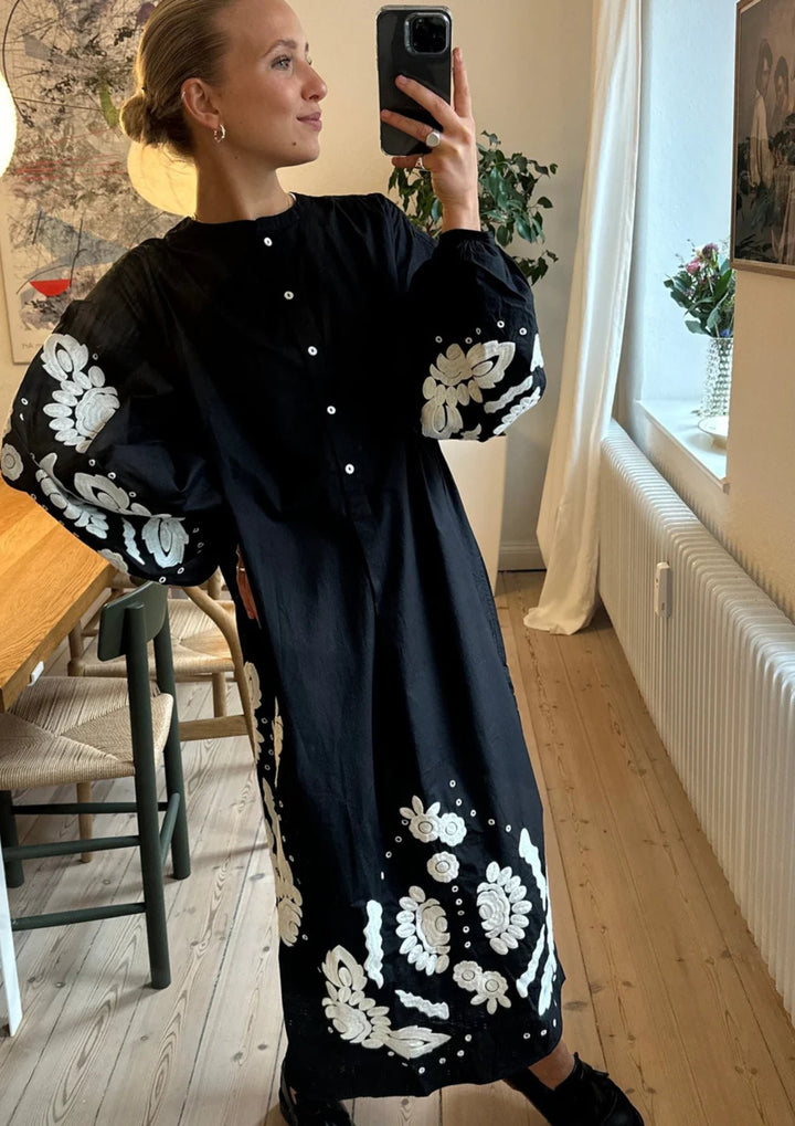 Sissel Edelbo - Rikke Kjole - Black w. White Swan - Onesize