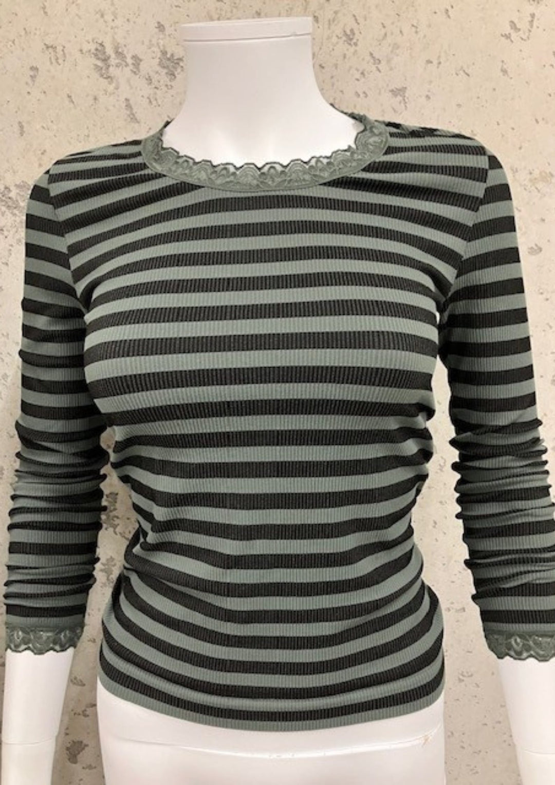 Tim &amp; Simonsen - Frida T-shirt LS - Dark Stripe - Nero/oliva